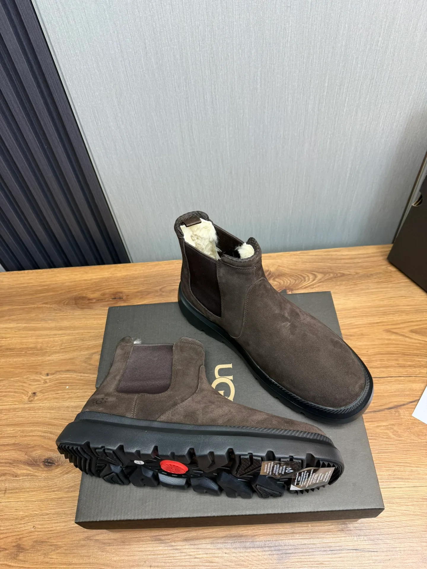 Men's shoes 💰480💰 [UGG] Hot winter warm boots 🐑Purely hand-stitched! Simple and stylish design, frosted cowhide➕Comfortable and warm wool➕UGG original outsole‼ ️Soft and comfortable to wear, good warmth retention, and excellent foot feel. Regular size 41-47